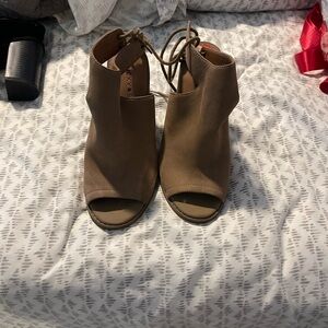 Chic Tan Peep-Toe Mules